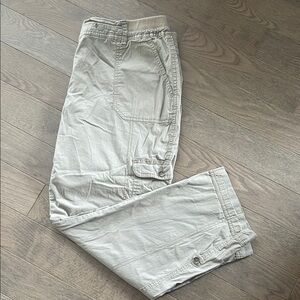 Light Gray Capri Cargo Pants 🔥 - Size 14